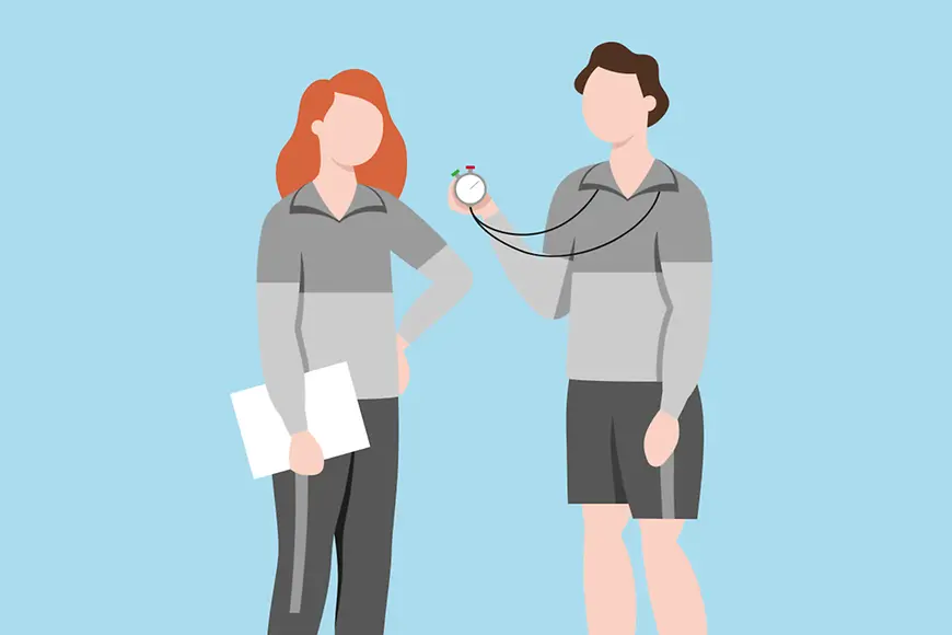 Zwei Trainer mit Stoppuhr 